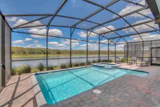 Serenity Lakeview Retreat Stunning Water Views, No Rear Neighbors, Private Pool, Game Room & Star Wars Cinema - 1