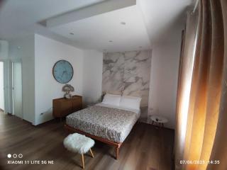 Rooms 2,6 - 3