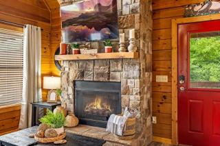 View-Location-Hot Tub-2 Fireplaces-Jacuzzi-Arcade - 5
