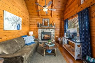 View Location 2 Fireplaces Hot Tub Honeymoon - Sevierville - 3