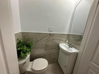 Luxurious Villa 3 Living Rooms, 1 sofa bed, 4 bedrooms, 4 Beds, 4 Toilets, 1 hour To Toronto - Oshawa - 8