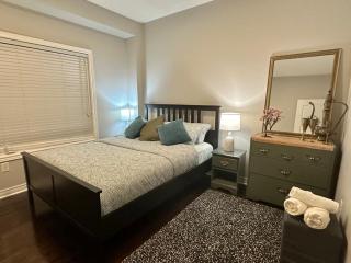 Luxurious Villa 3 Living Rooms, 1 sofa bed, 4 bedrooms, 4 Beds, 4 Toilets, 1 hour To Toronto - Oshawa - 4