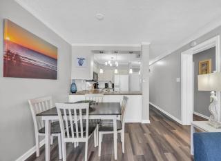 Palm Villa with Oceanfront Balcony, Pool, Sleeps 6 - Myrtle Beach - 6