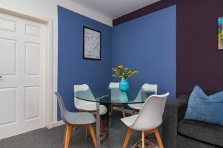 Modern And Vibrantly Designed Apartment - Motherwell - 6