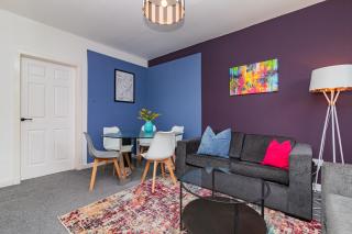 Modern And Vibrantly Designed Apartment - Motherwell - 7