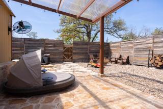 Romantic Luxury stay w Sauna, Pool & Amenities on 10 acres - Wimberley - 3