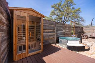 Romantic Luxury stay w Sauna, Pool & Amenities on 10 acres - Wimberley - 9