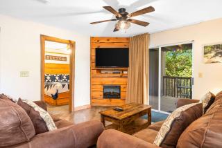 Cozy Timbers - Charming Condo for 6 with Resort-style Amenities - Branson - 4