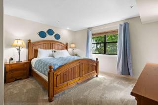 Ron's Retreat - Stay for 6 with Resort Amenities - 5