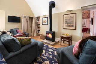 Lakeside Cottage, Alice - - 9