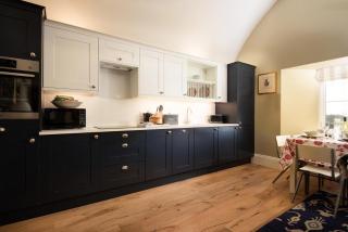 Lakeside Cottage, Alice - - 4