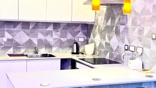 Lovely 2-bedroom Serviced Hotel Suites with Pool and Wi-Fi at Skynest - Nairobi - 9
