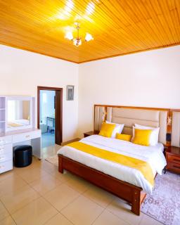 6 BR Family Oasis with City View 15 Min to BK Arena - 1