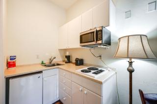 Breezy Naples Studio Condo with Screened Porch! - Naples - 3
