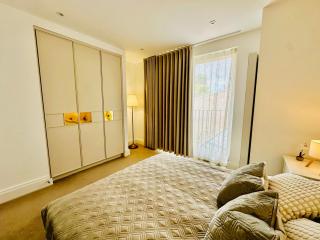 Gorgeous 1-Bedroom Fully Self-Contained Apartment Suited in the Central Heart of Cambridge - Cambridge - 9