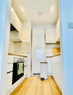 Gorgeous 1-Bedroom Fully Self-Contained Apartment Suited in the Central Heart of Cambridge - Cambridge - 7
