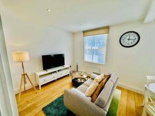 Gorgeous 1-Bedroom Fully Self-Contained Apartment Suited in the Central Heart of Cambridge - Cambridge - 6