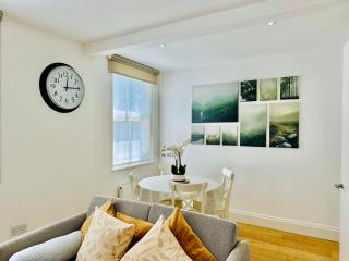 Gorgeous 1-Bedroom Fully Self-Contained Apartment Suited in the Central Heart of Cambridge - Cambridge - 4