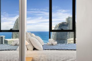 Stylish Ocean View Apartments in Casino Towers - 8