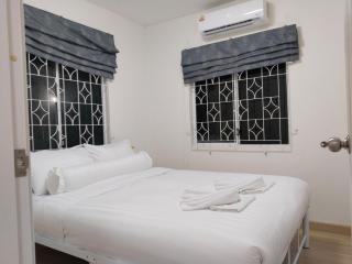 Bathtub Romantic 2 Storey House - 6
