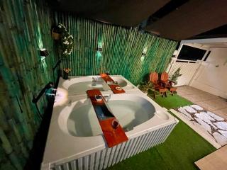 Bathtub Romantic 2 Storey House - 3