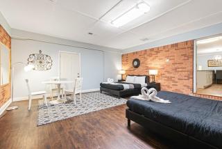 The Ultimate Retreat Sleeps 16 Fun and Relaxation - 2