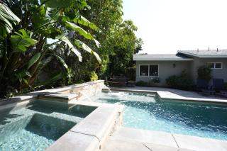Classy 4 Bedroom 3 Bath Pool Home 3/4 Mile Walk To Disney - Anaheim - 0