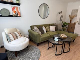 NEW refurbished Luxurious home with great transport links - Newark upon Trent - 1