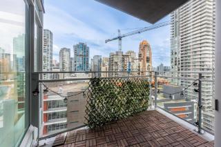 Designer 2BR Apartment Panoramic City Skyline Views - Vancouver - 2