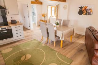 Oak at Pinfold Barns - Loppington - 7