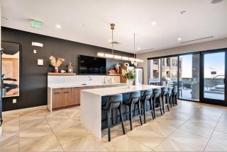 Modern Luxury in the Heart of Downtown Castle Rock - 4