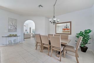 Paradise Retreat Saltwater Luxury Pool with Hot Tub - 7