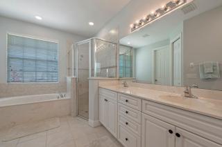 Paradise Retreat Saltwater Luxury Pool with Hot Tub - 5
