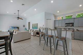 Paradise Retreat Saltwater Luxury Pool with Hot Tub - 4