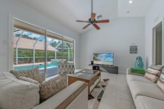 Paradise Retreat Saltwater Luxury Pool with Hot Tub - Naples - 3
