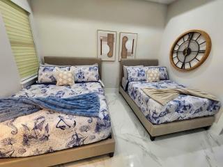 Luxury Suites Pool Fast Internet Close to Vanderbilt Beach - Naples - 2