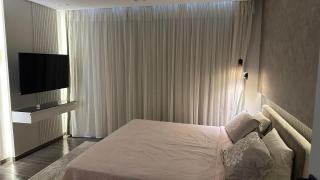 Luxury 1BR Apartment with Stunning View - Abū Rawwāsh - 6