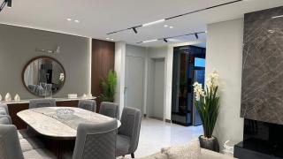 Luxury 1BR Apartment with Stunning View - Abū Rawwāsh - 3