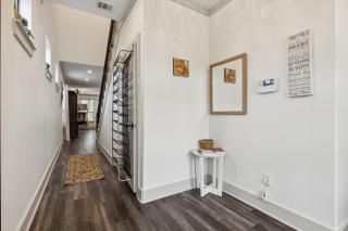King Bed, Hot Tub, PS4, BBQ, Large Yard & Garage! - Dallas - 6