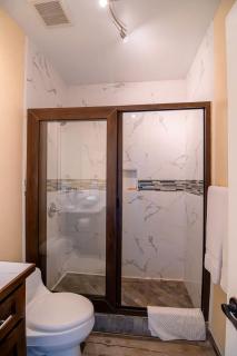 MG Luxury Oasis, Ocean View, King Suite, Pool, Patio, short walk to Beach - Roatán - 2