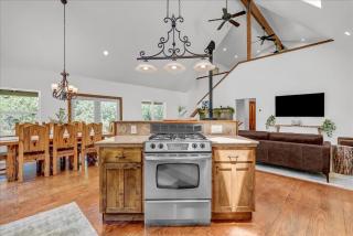 New Listing! North Fork Hideaway Sleeps 14! - 1