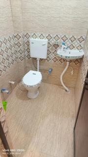 Ayush guest house - Mirzāpur - 1