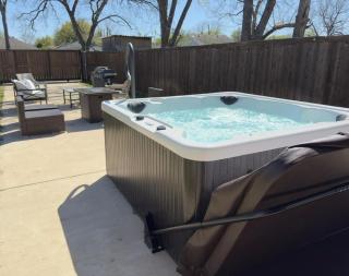 King Bed, Hot Tub, PS4, BBQ, Large Yard & Garage! - Dallas - 7
