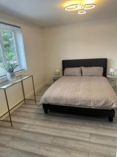 Flat in London - Uxbridge - 4