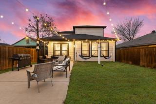 King Bed, Hot Tub, PS4, BBQ, Large Yard & Garage! - Dallas - 9