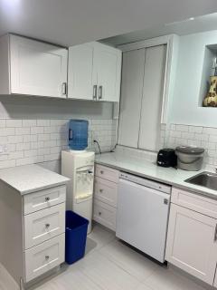 Cozy and comfy 1 BEDROOM basement suite at Cougar ridge SW Calgary - Calgary - 6