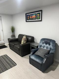 Cozy and comfy 1 BEDROOM basement suite at Cougar ridge SW Calgary - Calgary - 2