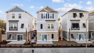 Top Sail Jewel Steps From Ocean w Garage - Myrtle Beach - 9