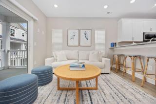 Top Sail Jewel Steps From Ocean w Garage - 9