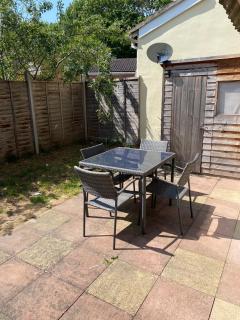 Modern-PetFriendly-privateGarden-Family-20MinToLDN - Stevenage - 9